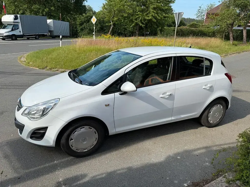 Gebraucht Opel Corsa 75 PS (55 kW) 2013 Weiß Kleinwagen