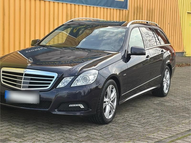 Gebraucht Mercedes E350 Avantgarde 230 PS (169 kW) 2010 Blau Kombi