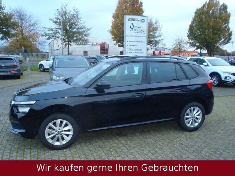Schwarzmagic perleffekt (metallic) Gebraucht 2024 Skoda Kamiq Ambition SUV | 21.979 € (Fairer Preis) - Bild 1/4