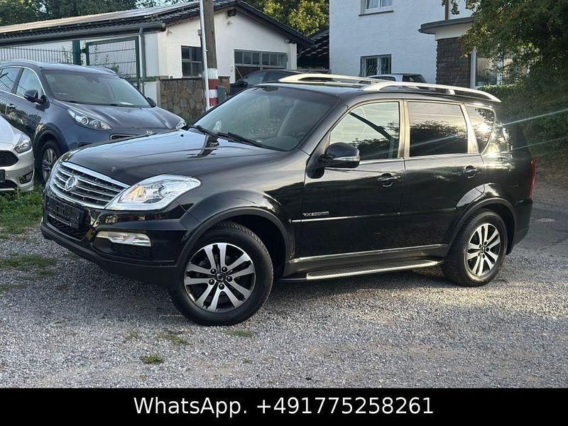 Schwarz Gebraucht 2013 Ssangyong Rexton Sapphire SUV | 9.699 € (Superpreis) - Bild 1/4