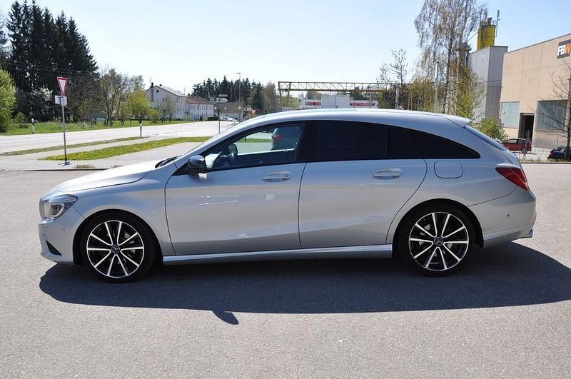 Gebraucht Mercedes CLA200 Night 136 PS (100 kW) 2015 Silber Limousine