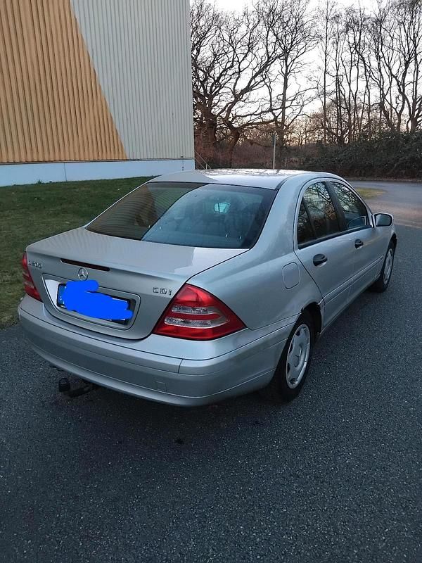 Gebraucht Mercedes C200 122 PS (89 kW) 2003 Silber Limousine