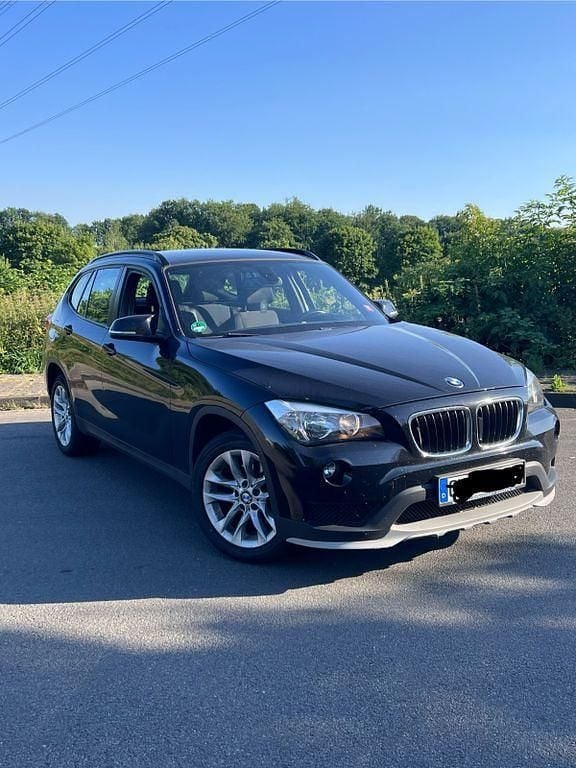 Schwarz Gebraucht 2015 BMW X1 xLine SUV | 10.300 € (Fairer Preis) - Bild 1/4