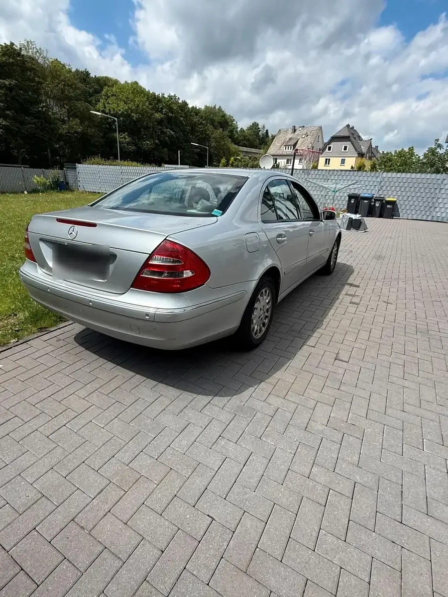 Gebraucht Mercedes E220 150 PS (110 kW) 2004 Silber Limousine