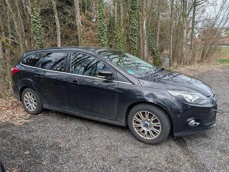 Gebraucht Ford Focus 140 PS (102 kW) 2011 Schwarz Limousine