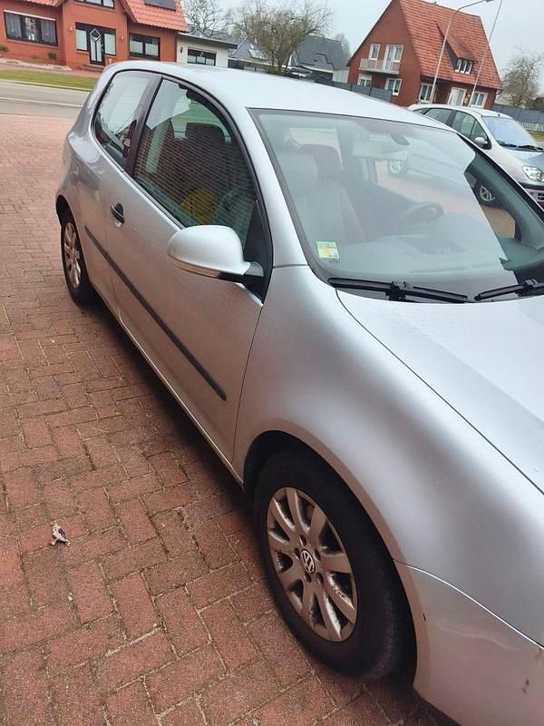 Gebraucht VW Golf IV 75 PS (55 kW) 2004 Silber Kleinwagen