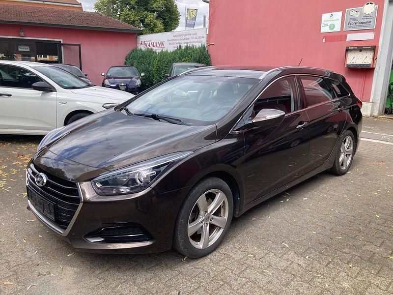 Braun Gebraucht 2016 Hyundai i40 Classic Kombi | 9.998 € (Fairer Preis) - Bild 1/4