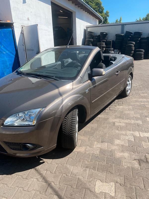 Beige Gebraucht 2008 Ford Focus Cabriolet Cabrio | 2.000 € - Bild 1/4