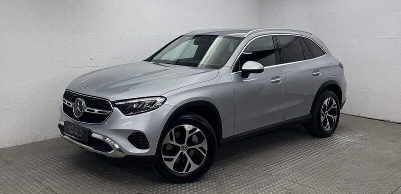Hightechsilber (metallic) Gebraucht 2023 Mercedes GLC300e Avantgarde SUV | 54.300 € (Superpreis) - Bild 1/4