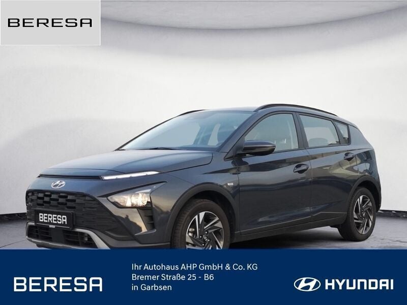 Grau Gebraucht 2023 Hyundai Bayon Trend SUV | 16.980 € (Superpreis) - Bild 1/4