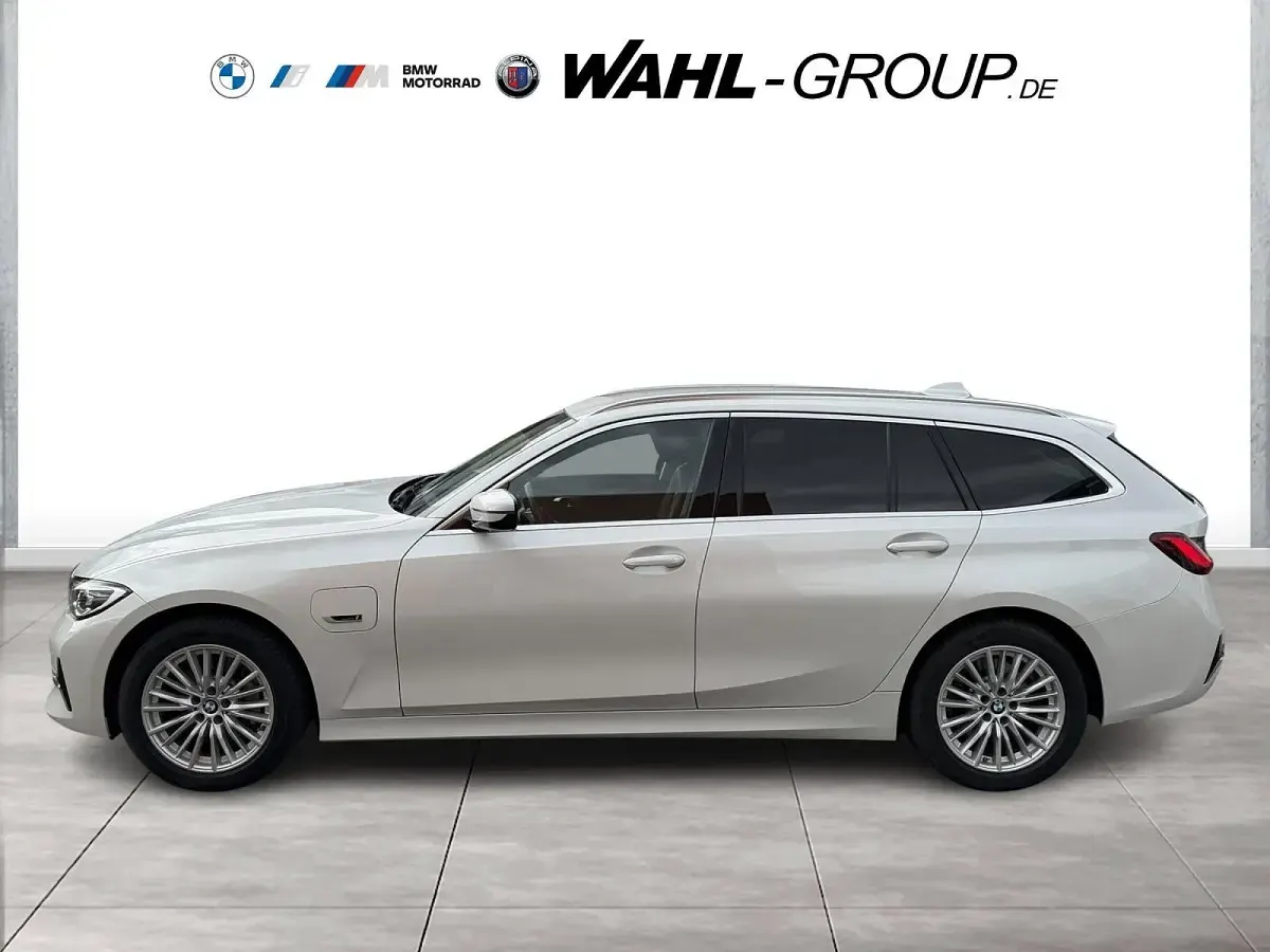 Gebraucht BMW 330e Luxury Line 292 PS (214 kW) 2021 Weiß metallic Kombi