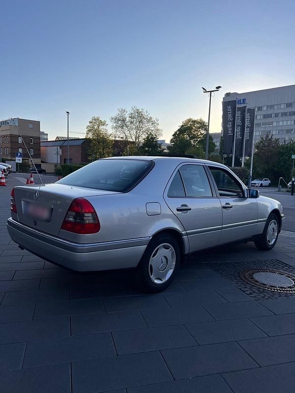 Gebraucht Mercedes C200 Elegance 136 PS (100 kW) 1997 Silber Limousine