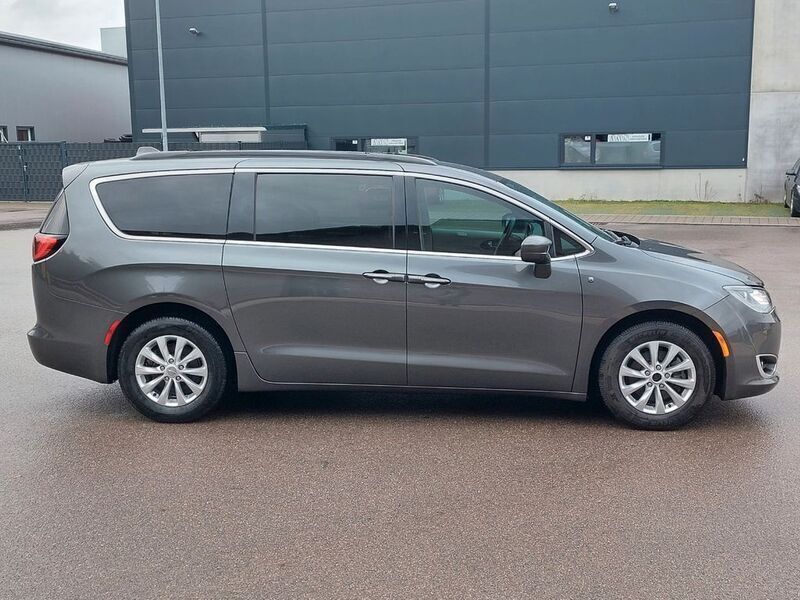 Gebraucht Chrysler Pacifica 287 PS (211 kW) 2017 Grau SUV