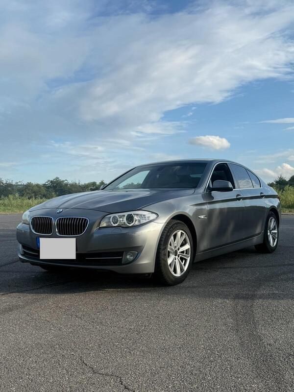 Grau Gebraucht 2011 BMW 520 Limousine | 7.500 € (Superpreis) - Bild 1/4