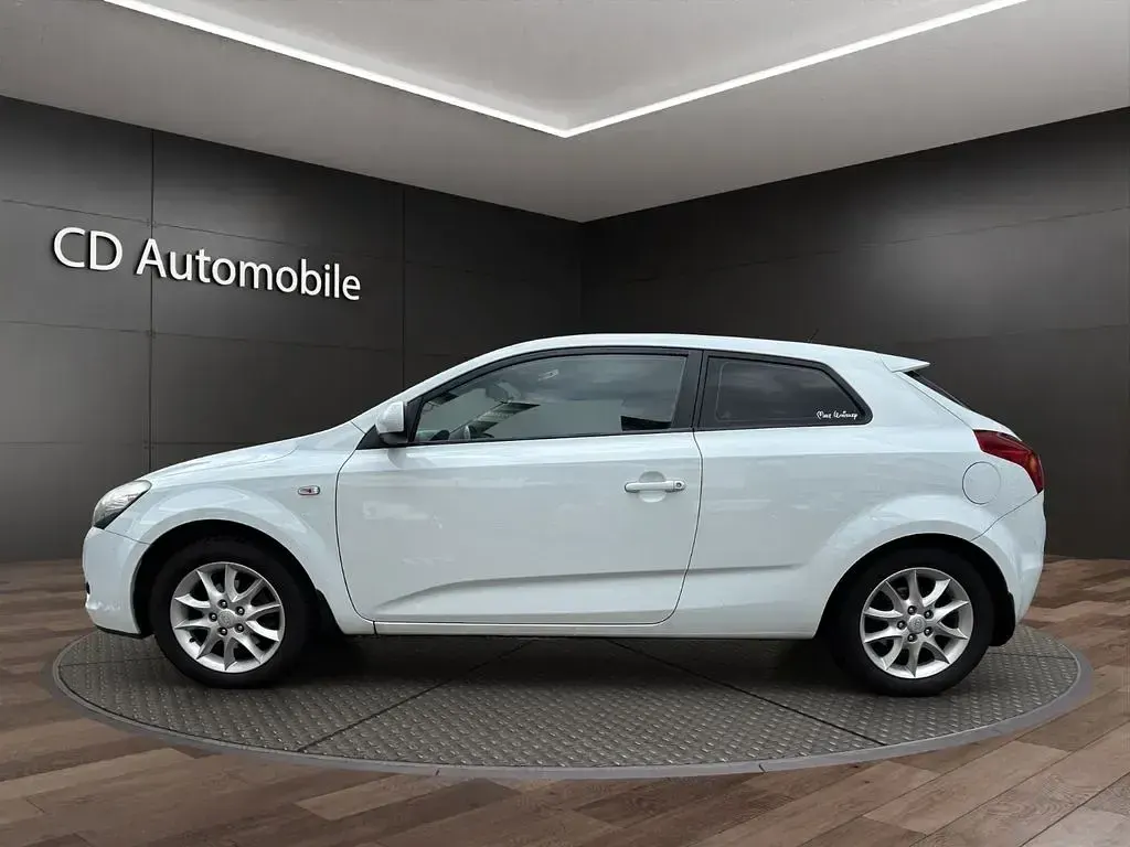 Używany Kia Ceed 126 KM (92 kW) 2011 Biały Hatchback