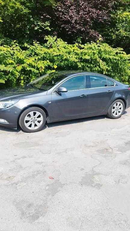 Grau Gebraucht 2011 Opel Insignia Innovation Limousine | 4.500 € (Guter Preis) - Bild 1/4