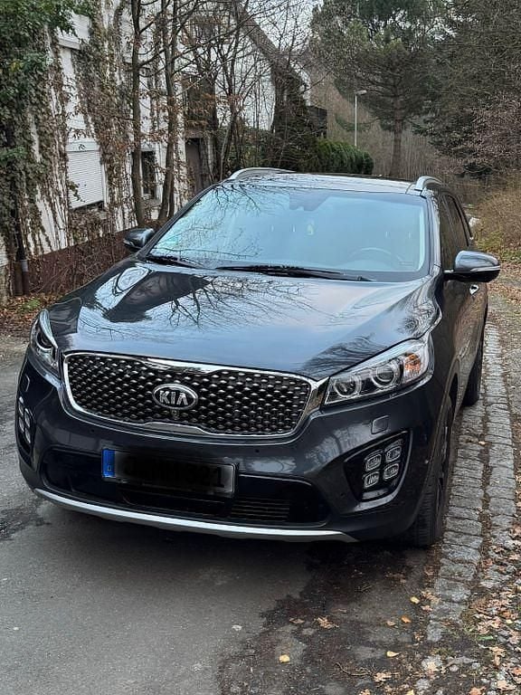 Grau Gebraucht 2017 Kia Sorento Platinum Edition SUV | 19.500 € - Bild 1/4