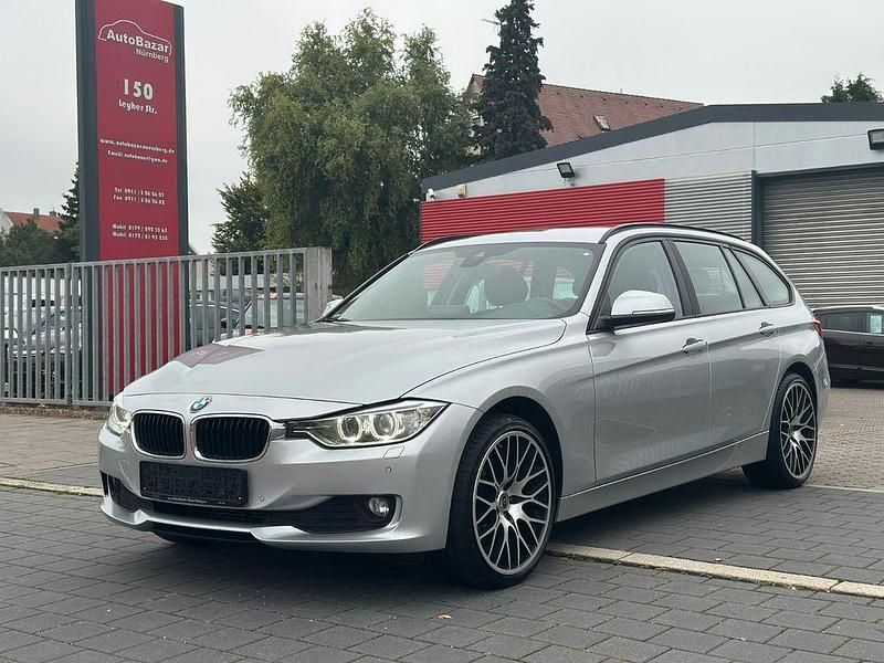 Glaciersilber Gebraucht 2015 BMW 320 Sport Line Kombi | 8.990 € (Superpreis) - Bild 1/4