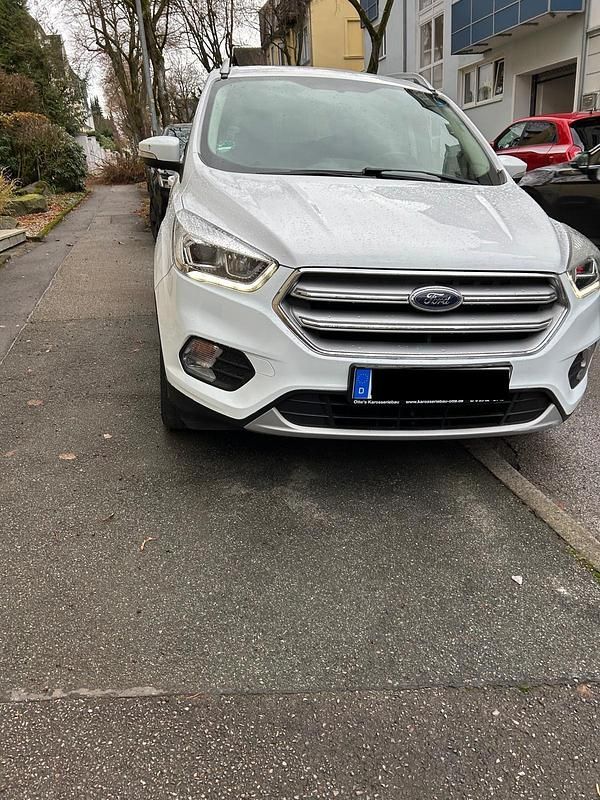 Gebraucht Ford Kuga Trend 120 PS (88 kW) 2019 Weiß SUV