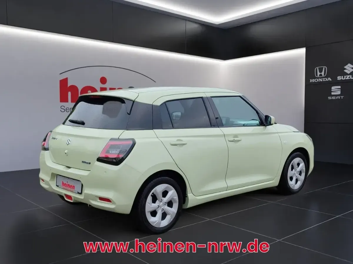 Gebraucht Suzuki Swift Comfort 83 PS (61 kW) 2025 Gelb Limousine