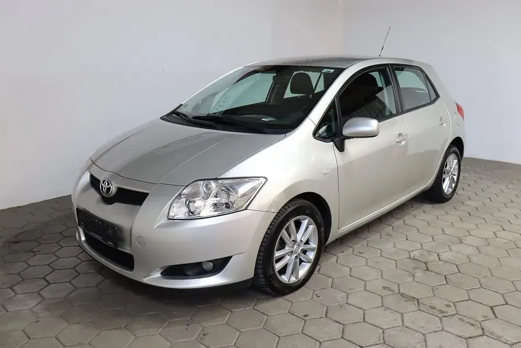 Gebraucht Toyota Auris Life 101 PS (74 kW) 2009 Silber Kleinwagen