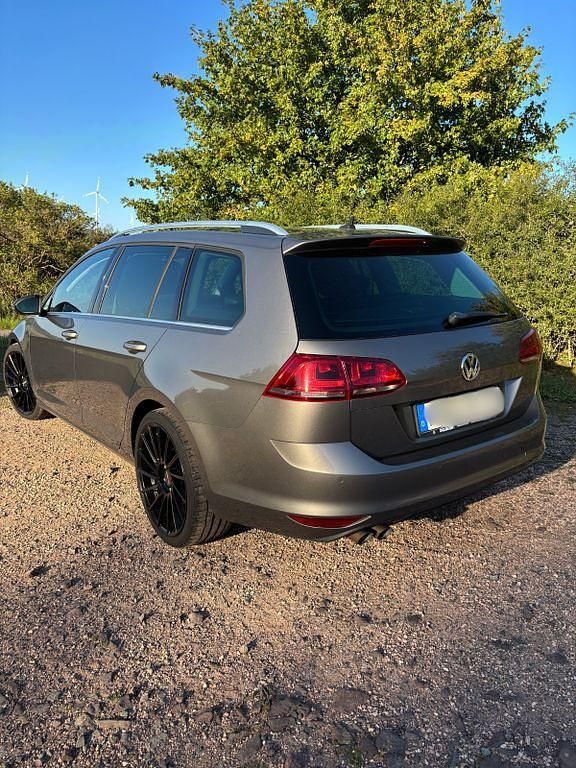 Grau Gebraucht 2014 VW Golf VII Highline Kombi | 10.700 € (Fairer Preis) - Bild 1/4