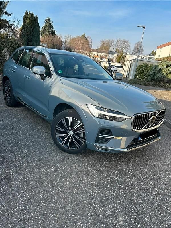 Używany Volvo XC60 250 KM (183 kW) 2022 Szary SUV