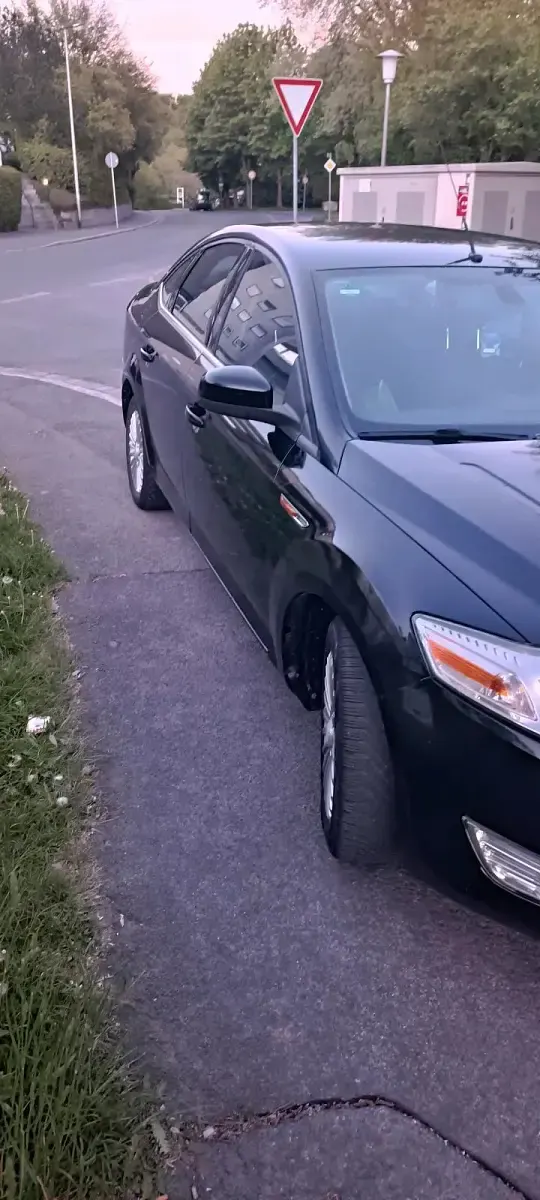 Gebraucht Ford Mondeo 125 PS (91 kW) 2008 Schwarz Limousine