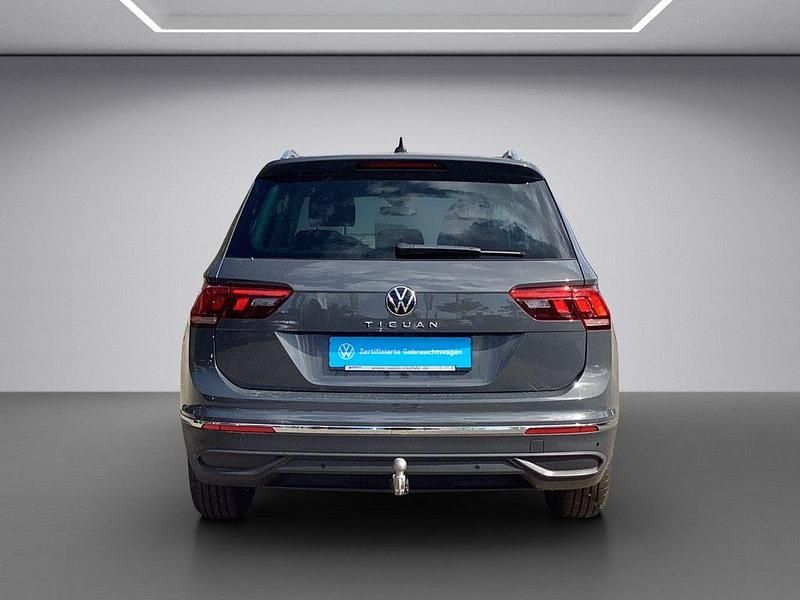 Gebraucht VW Tiguan Move 150 PS (110 kW) 2024 Grau / delfingrau (metallic) SUV