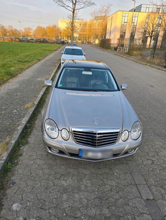 Grau Gebraucht 2006 Mercedes E350 Elegance Limousine | 8.500 € (Fairer Preis) - Bild 1/4