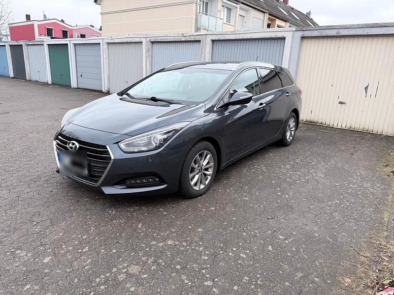 Gebraucht Hyundai i40 141 PS (103 kW) 2016 Blau Kombi
