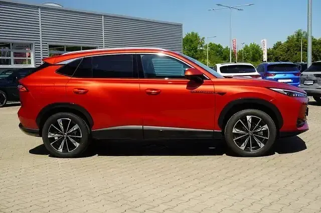 Neu MG HS Luxury 170 PS (125 kW) 2025 Andere SUV