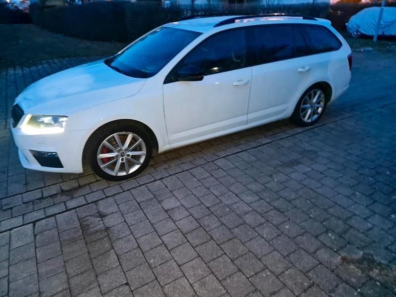 Gebraucht Skoda Octavia vRS 184 PS (135 kW) 2015 Weiß Kleinwagen