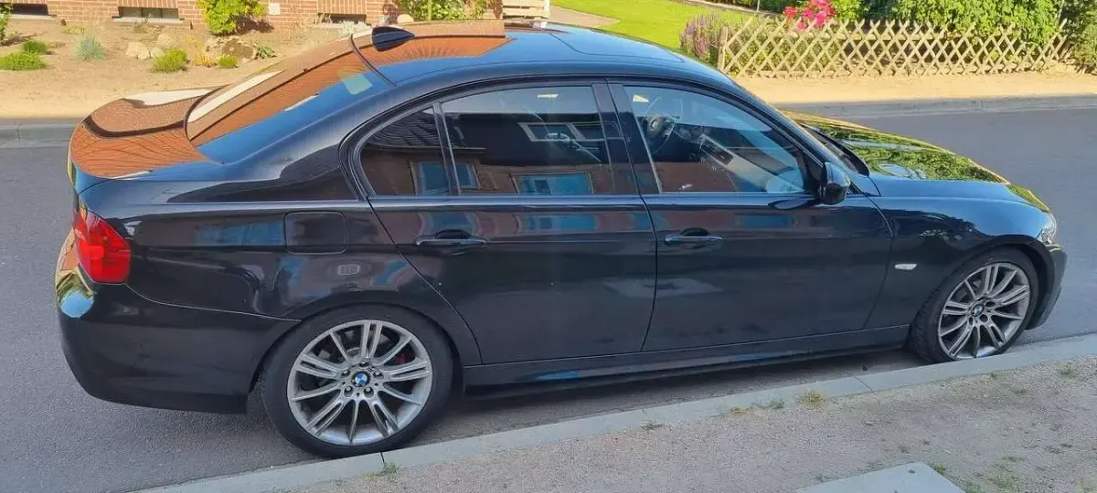 Gebraucht BMW 320 177 PS (130 kW) 2009 Black sapphire metallic Limousine