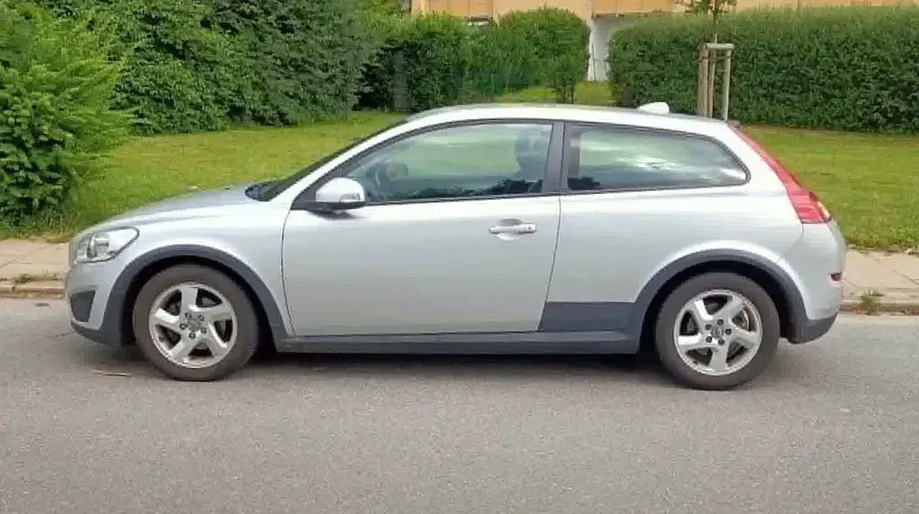 Gebraucht Volvo C30 Drive Kinetic 109 PS (80 kW) 2010 Silber Kleinwagen