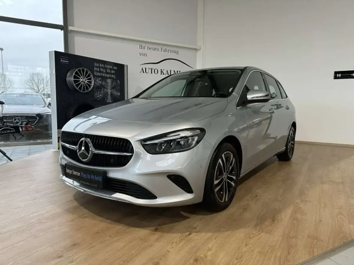 Gebraucht Mercedes B250e Progressive 163 PS (119 kW) 2024 Lack hightechsilber Van / Kleinbus