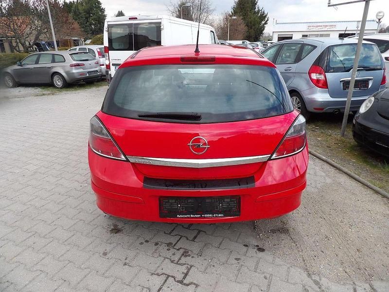 Gebraucht Opel Astra 90 PS (66 kW) 2009 Rot Limousine