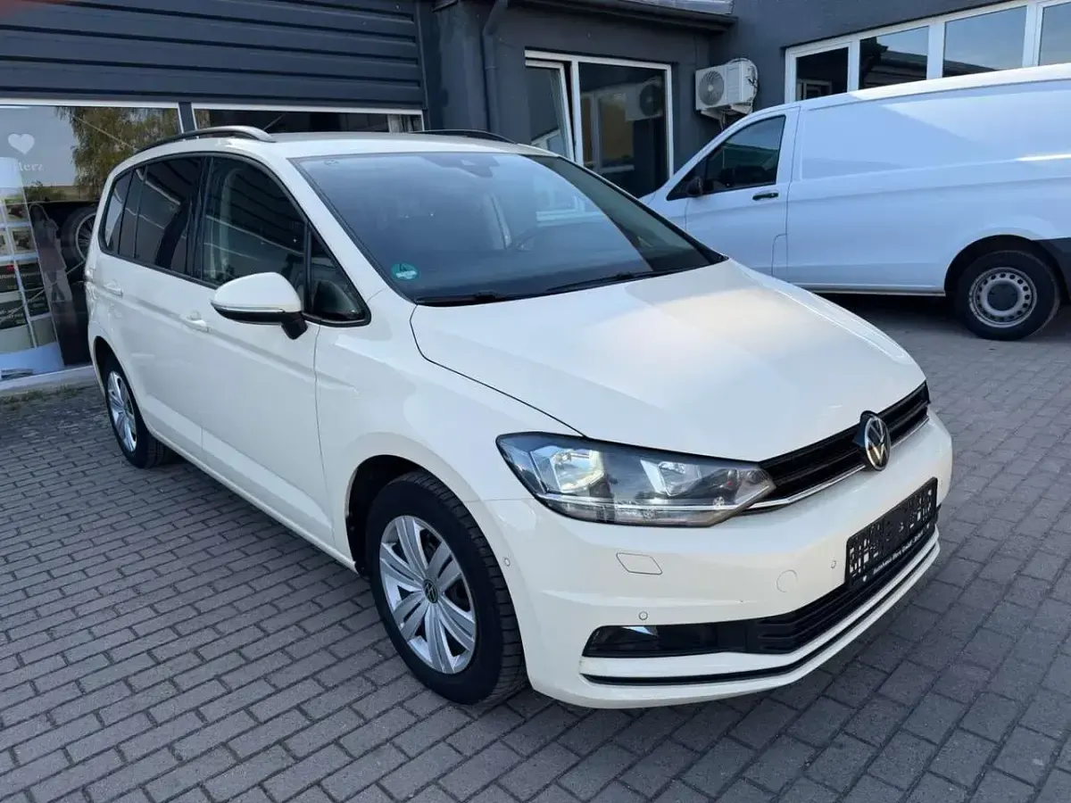 Gebraucht VW Touran 150 PS (110 kW) 2023 Gelb Van / Kleinbus