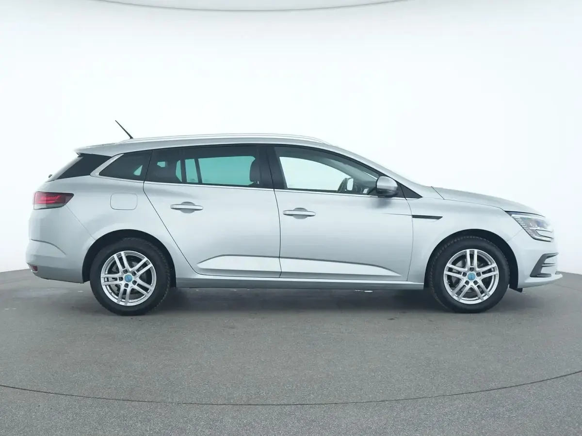 Gebraucht Renault Mégane II Zen 116 PS (85 kW) 2022 Silber Limousine