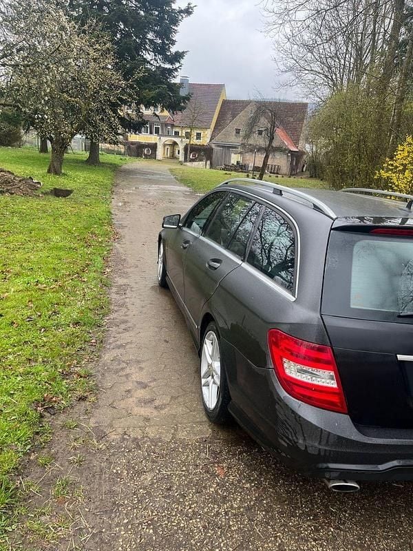 Gebraucht Mercedes C300 231 PS (169 kW) 2011 Schwarz Kombi