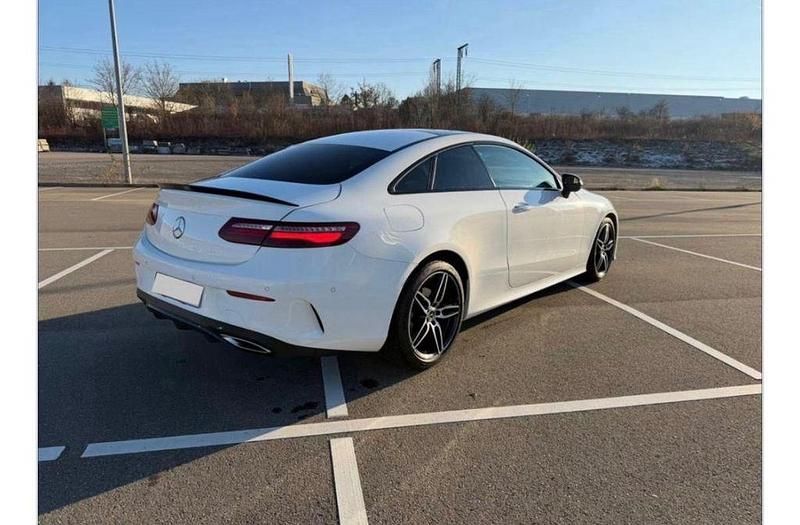Gebraucht Mercedes E300 245 PS (180 kW) 2019 Weiß Coupé