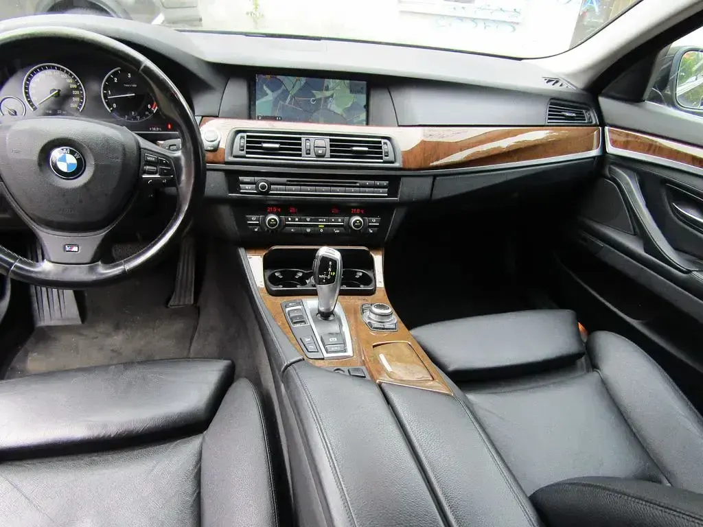 Gebraucht BMW 530 258 PS (189 kW) 2012 Grau Kombi