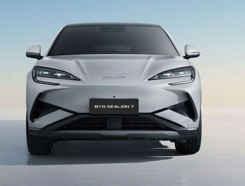 Neu BYD Sealion 7 230 kW (313 PS) 2025 Silber SUV