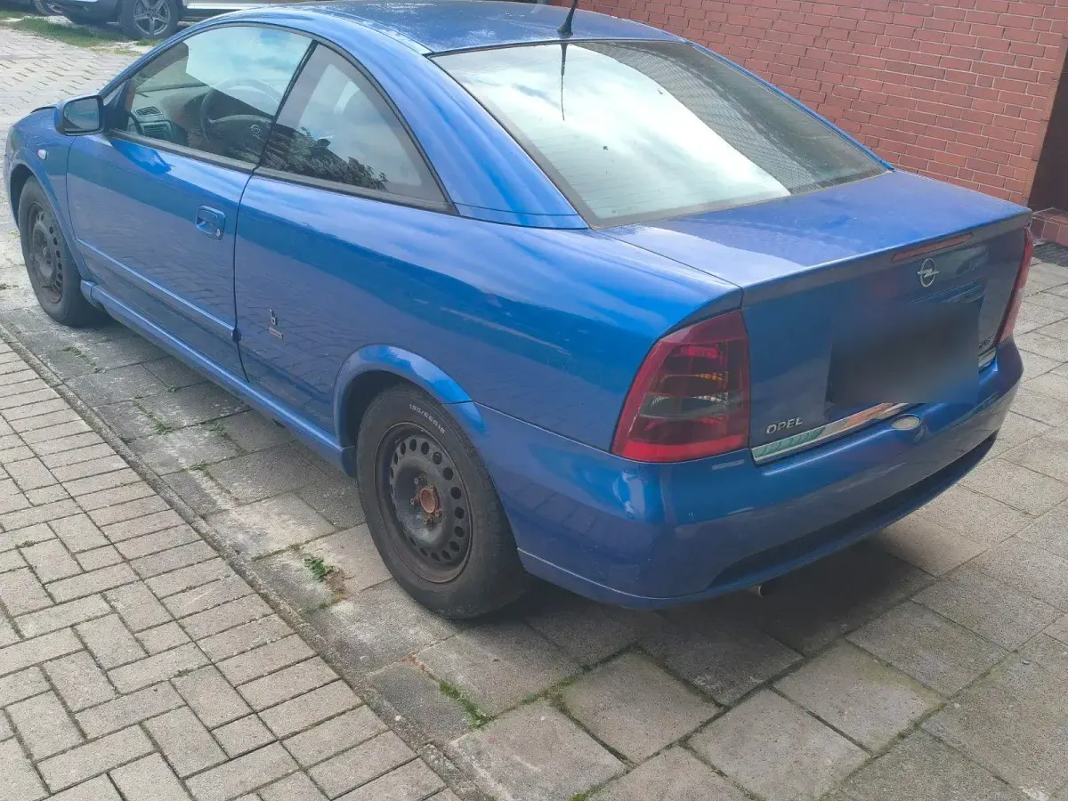 Używany Opel Astra 147 KM (108 kW) 2001 Niebieski Coupe
