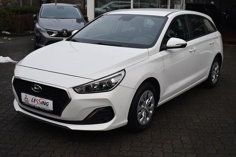Gebraucht Hyundai i30 99 PS (72 kW) 2019 Weiß Kombi