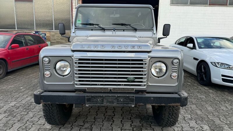 Grau Gebraucht 2012 Land Rover Defender SE SUV | 29.500 € (Superpreis) - Bild 1/4