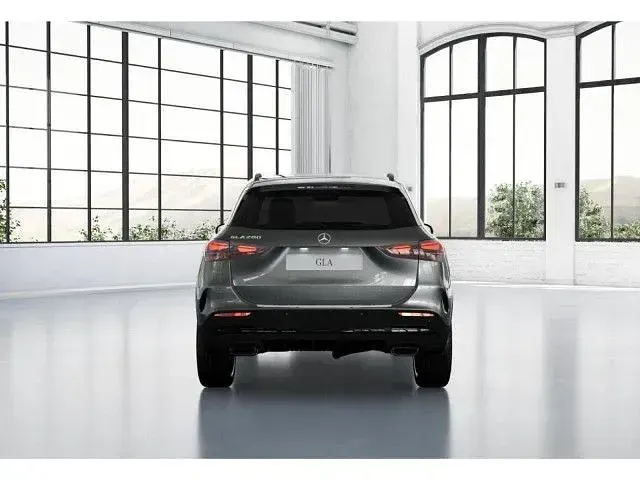 Gebraucht Mercedes GLA200 163 PS (119 kW) 2026 SUV