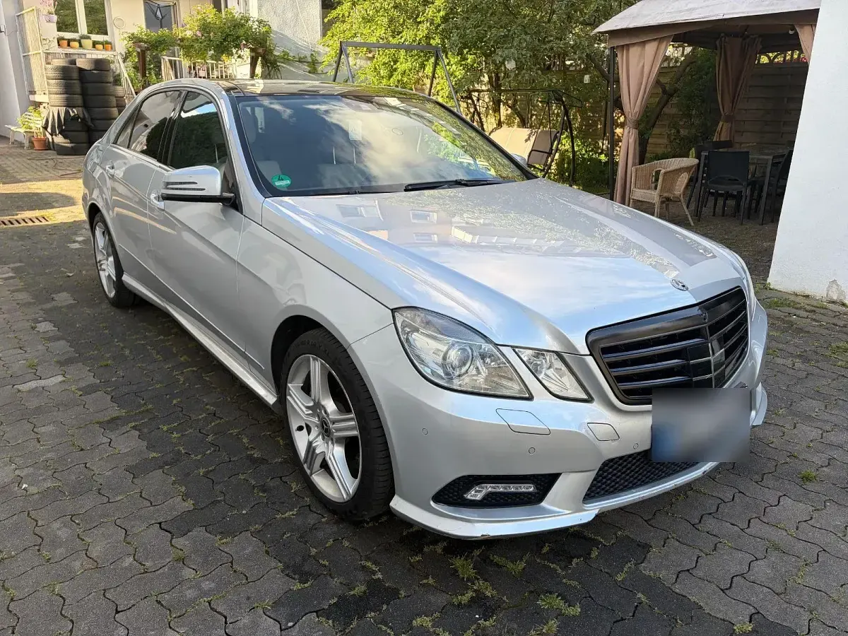 Gebraucht Mercedes E500 AMG Edition 387 PS (284 kW) 2010 Silber Limousine