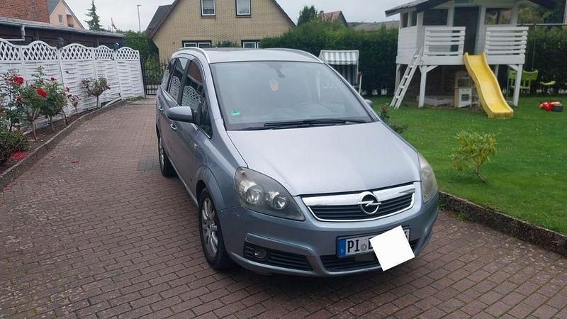 Grau Gebraucht 2007 Opel Zafira Edition Van / Kleinbus | 1.100 € (Guter Preis) - Bild 1/4