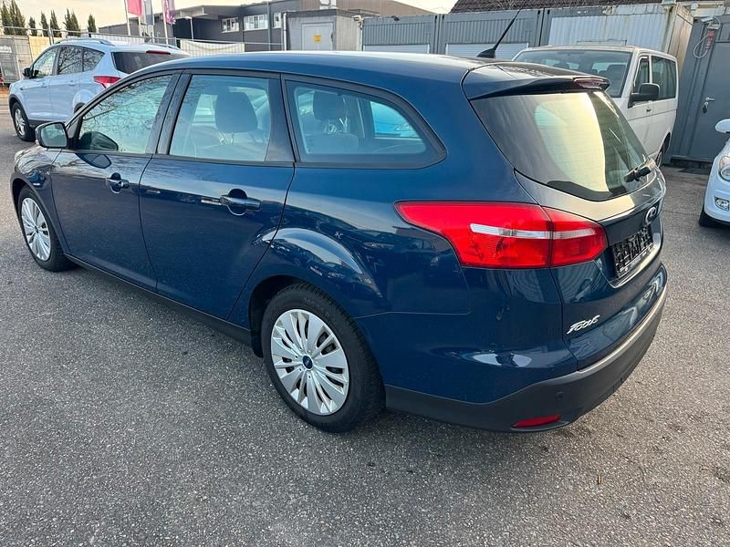 Gebraucht Ford Focus Trend 116 PS (85 kW) 2015 Blau Kombi